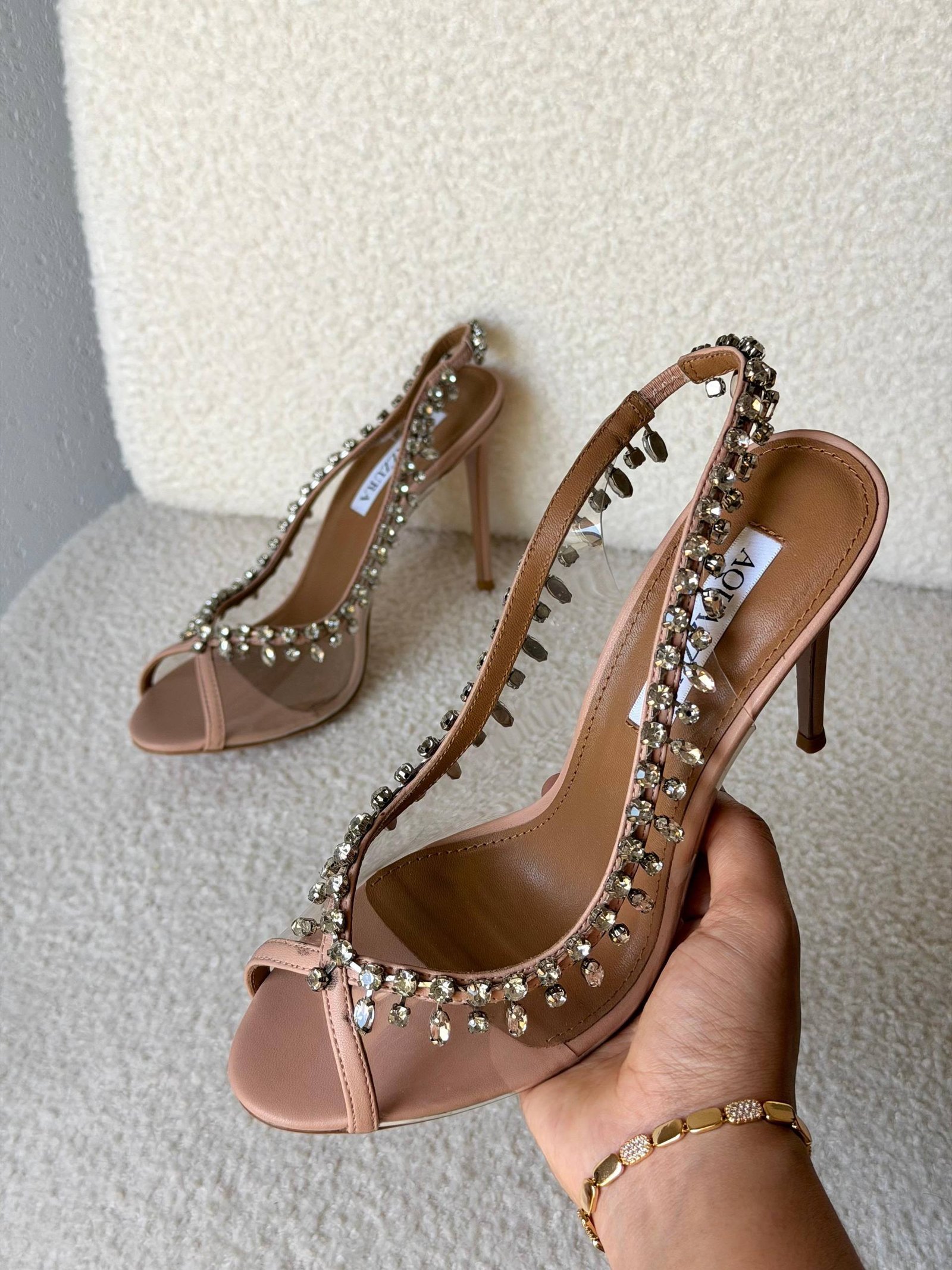 High-heeled shoes