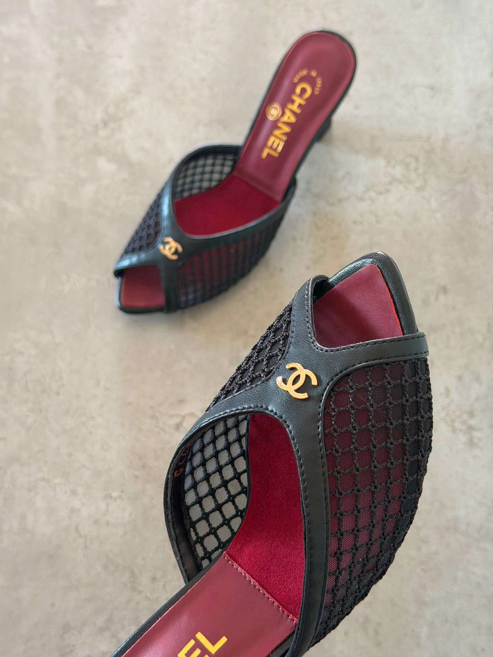 High-heeled shoes