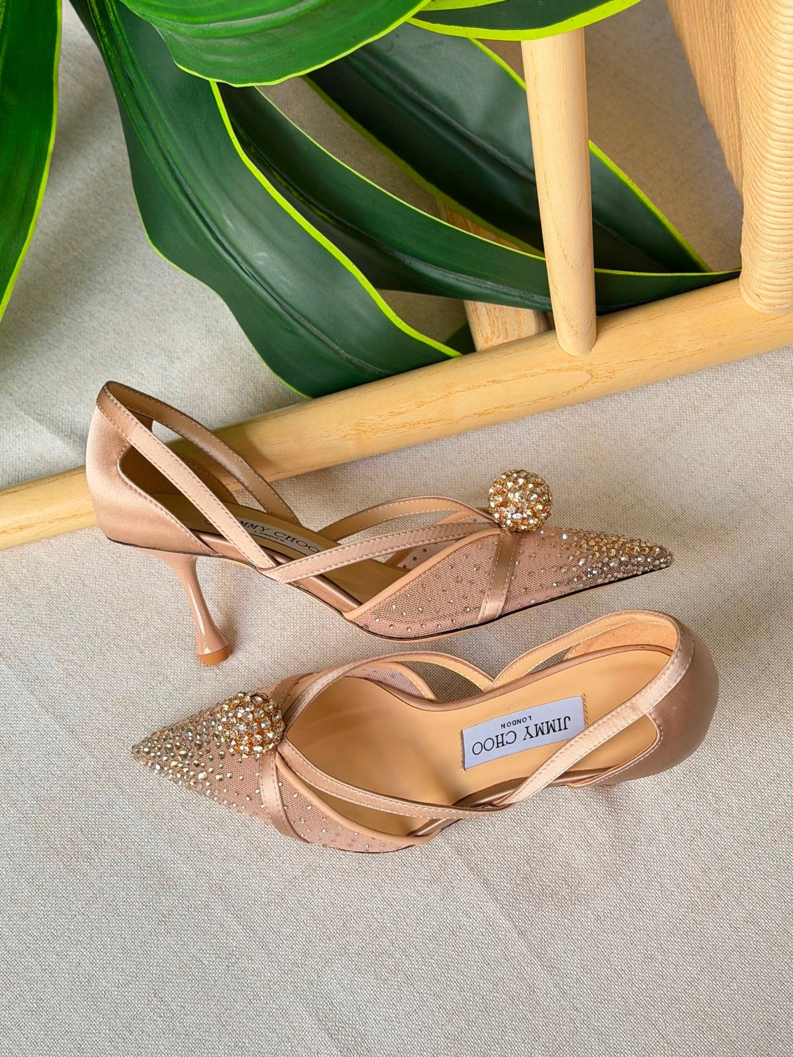 High-heeled shoes