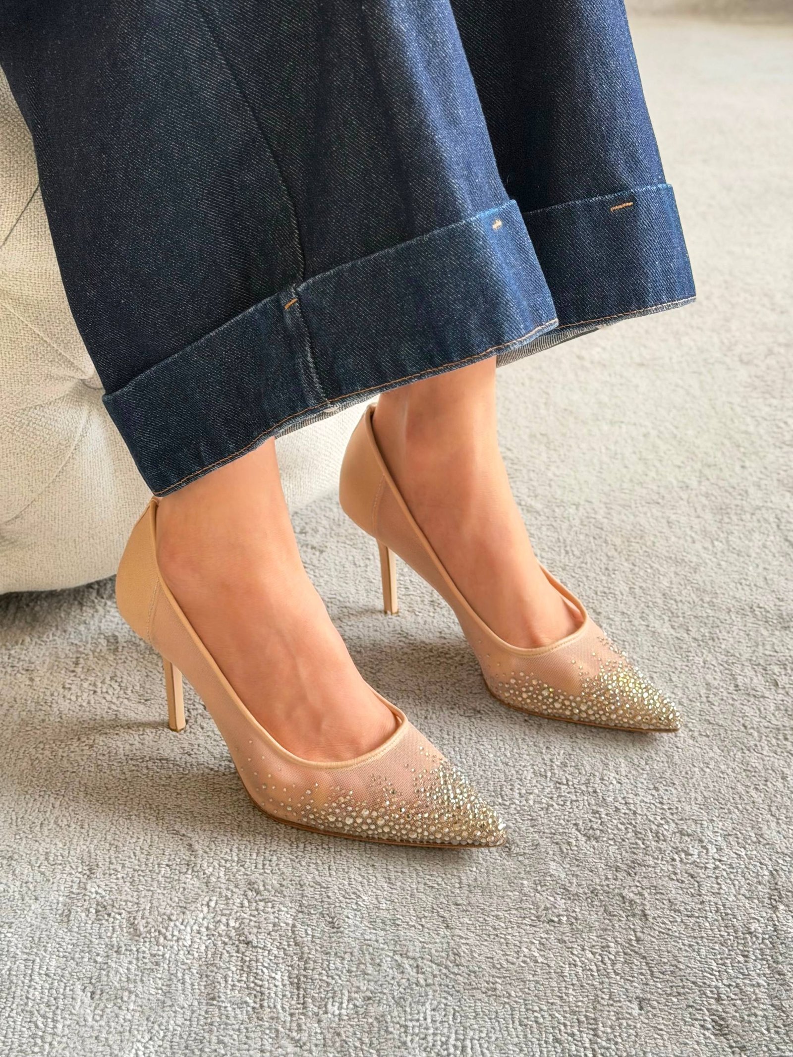 High-heeled shoes