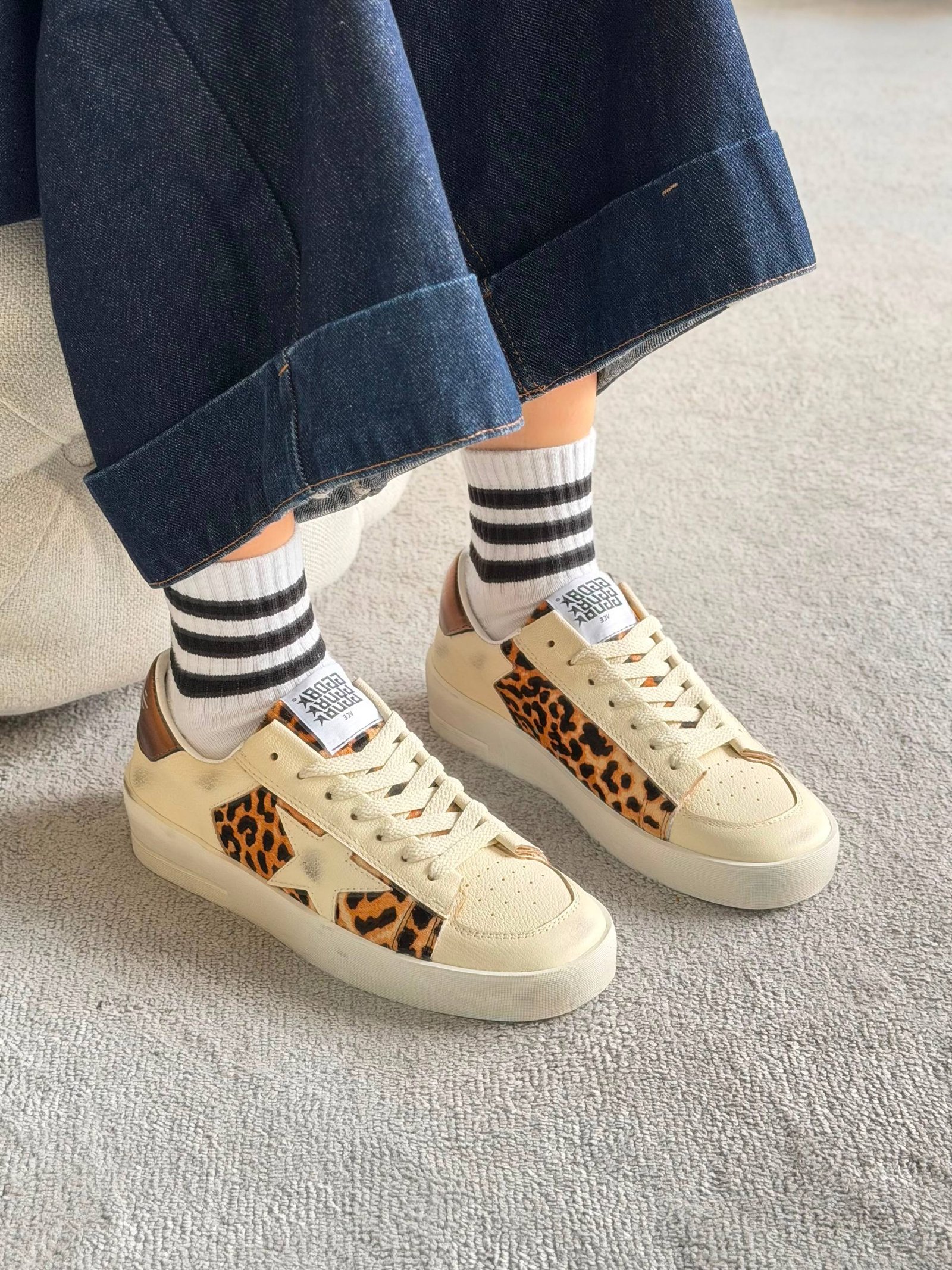 Sports shoes