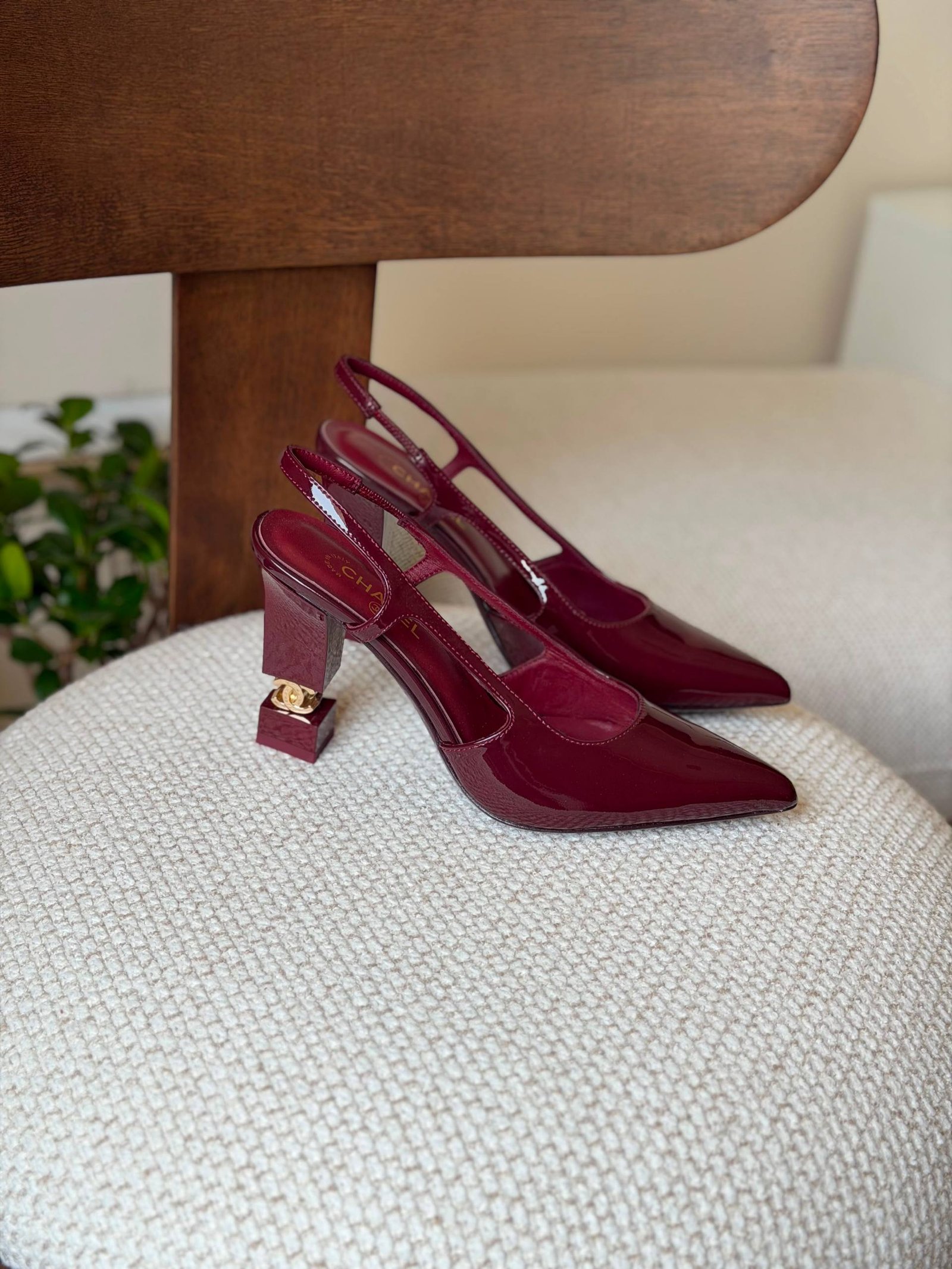 High-heeled shoes