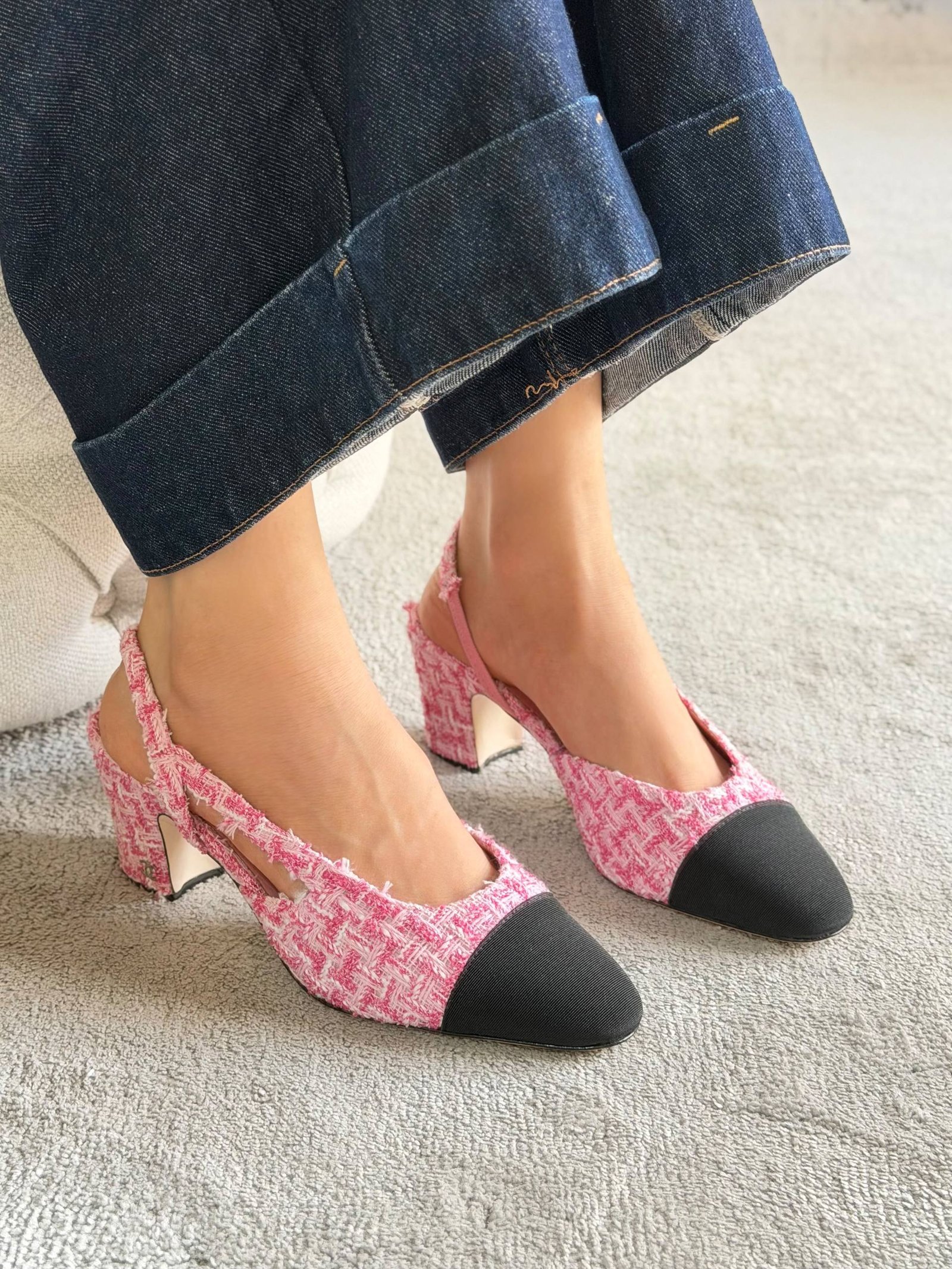 High-heeled shoes