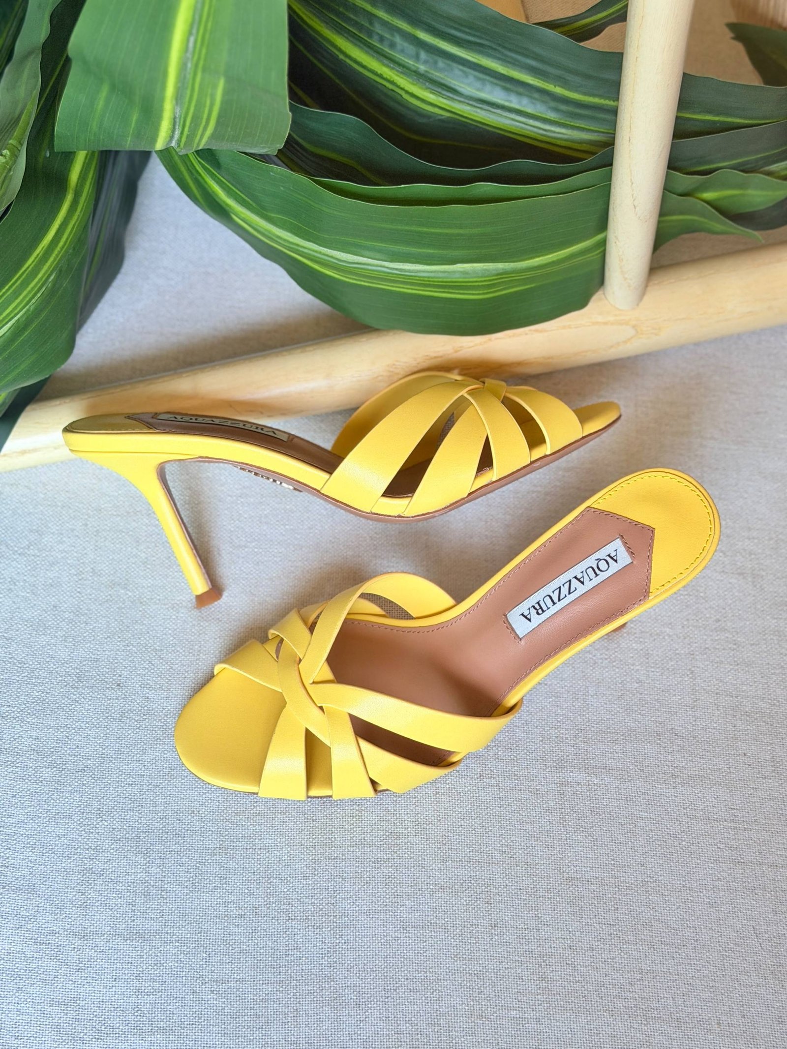 High-heeled shoes