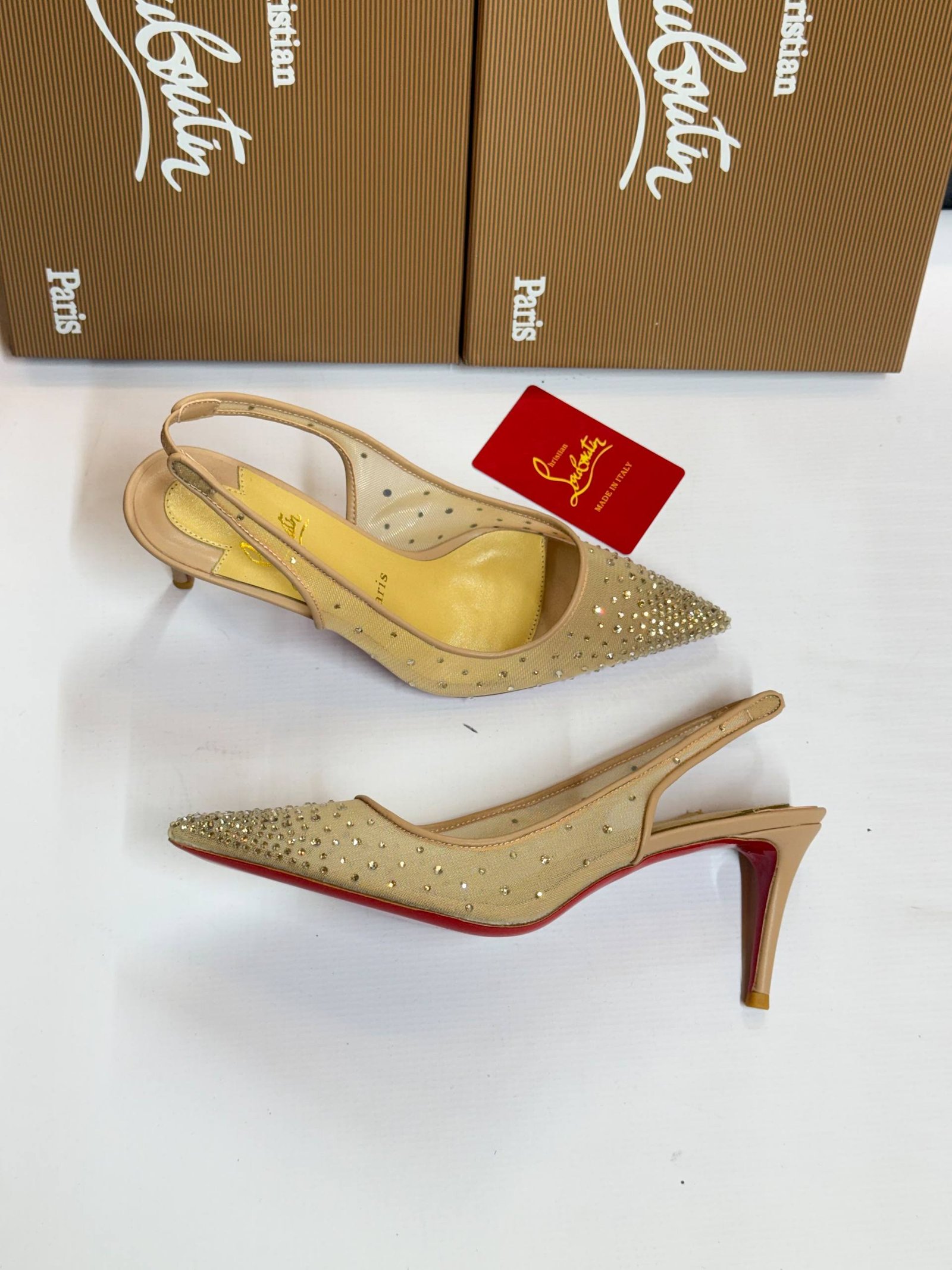 High-heeled shoes