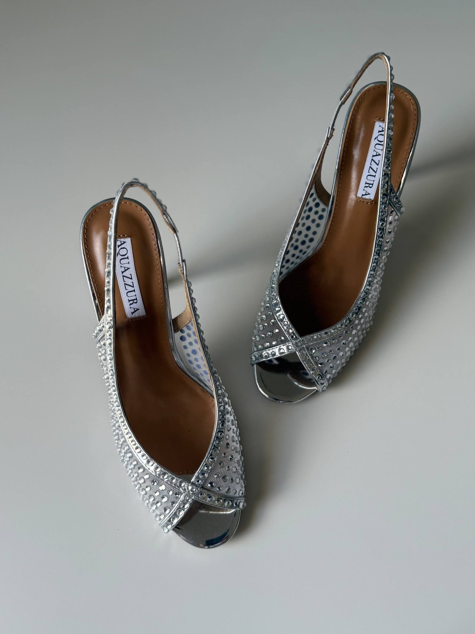 High-heeled shoes