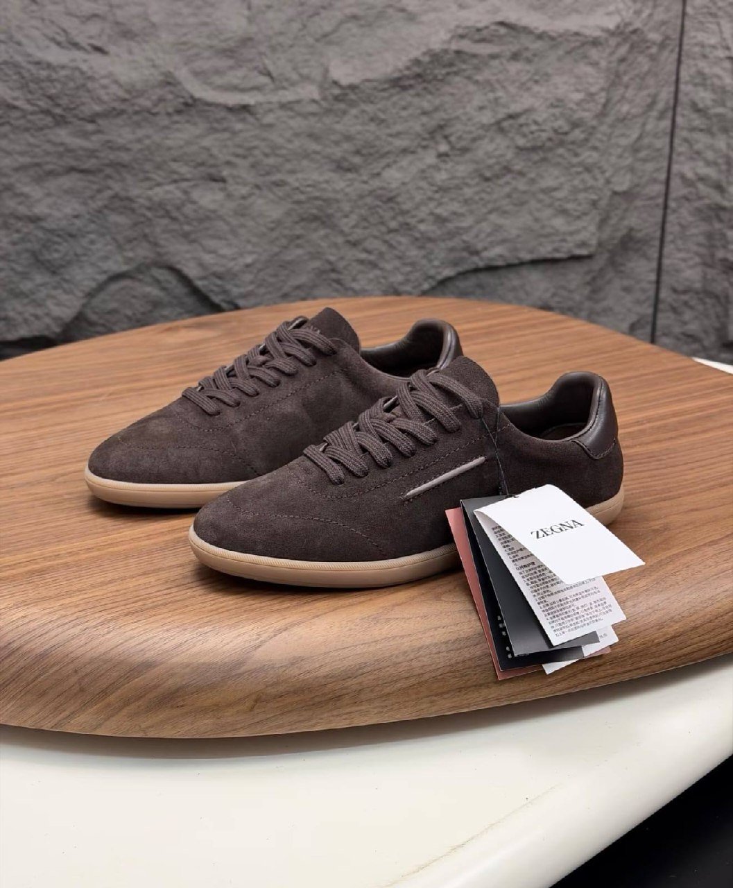 Sports shoes