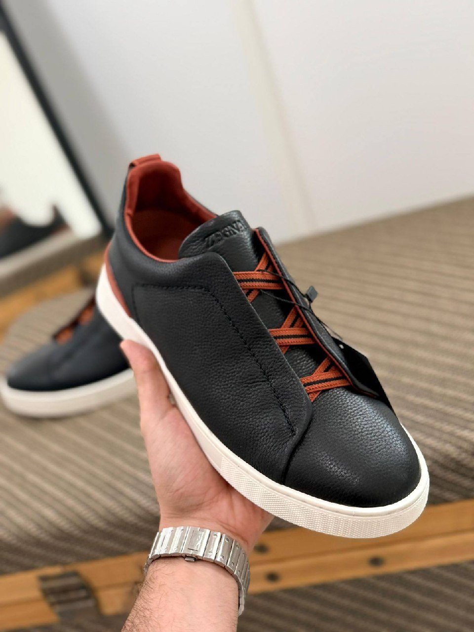 Sports shoes