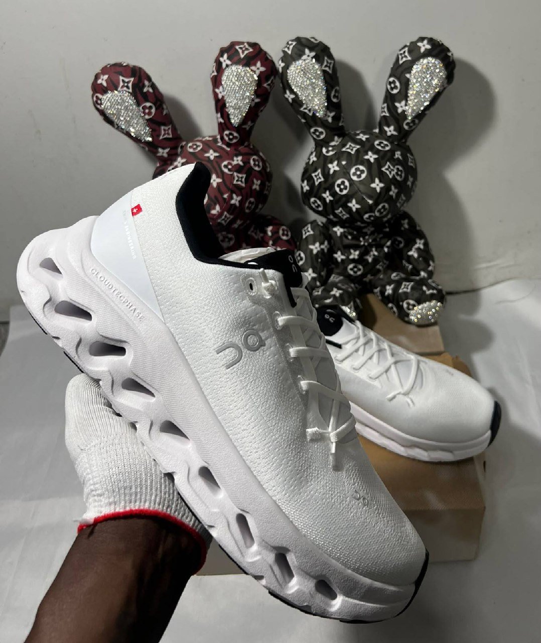 Sports shoes