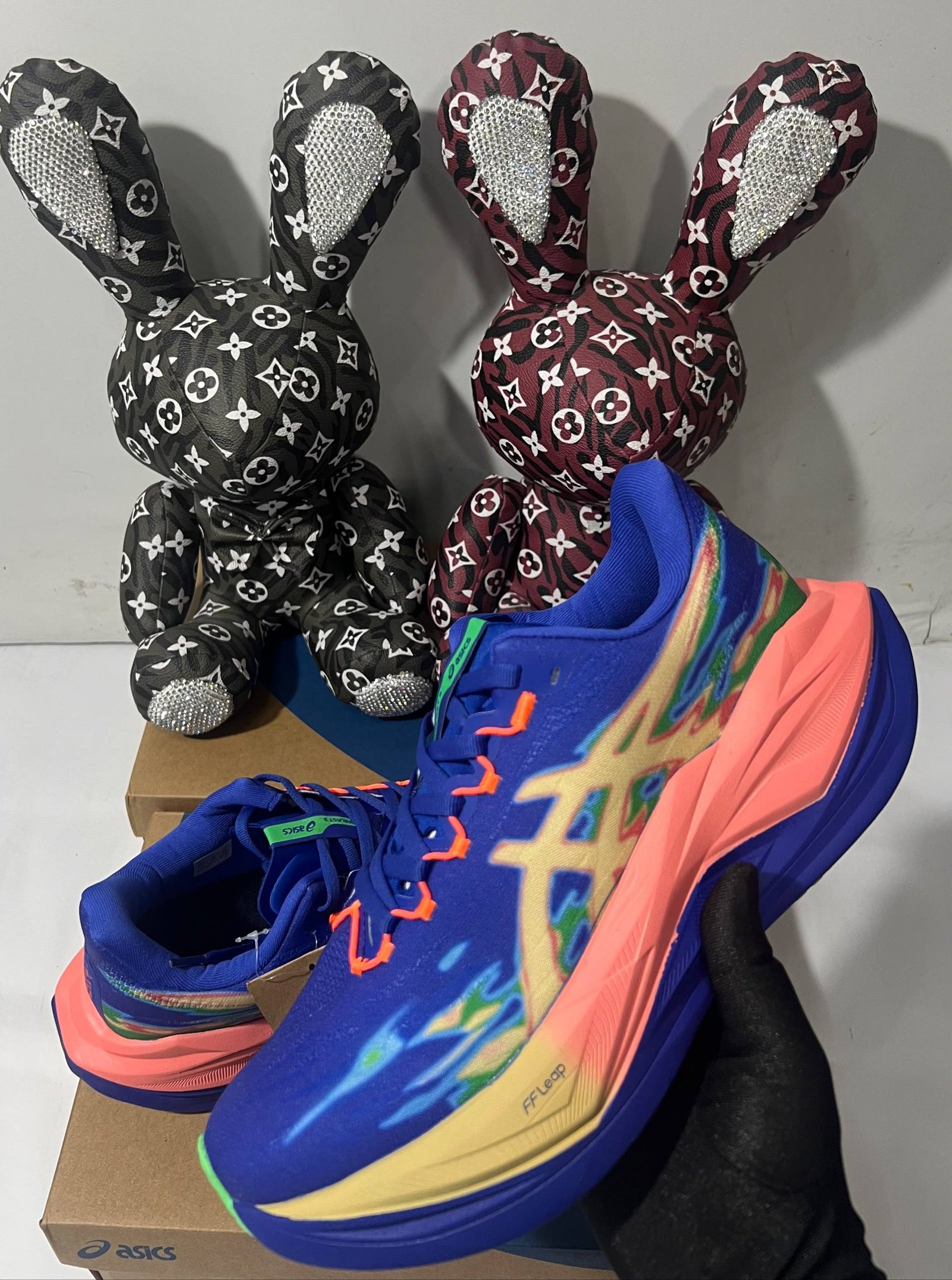 Sports shoes