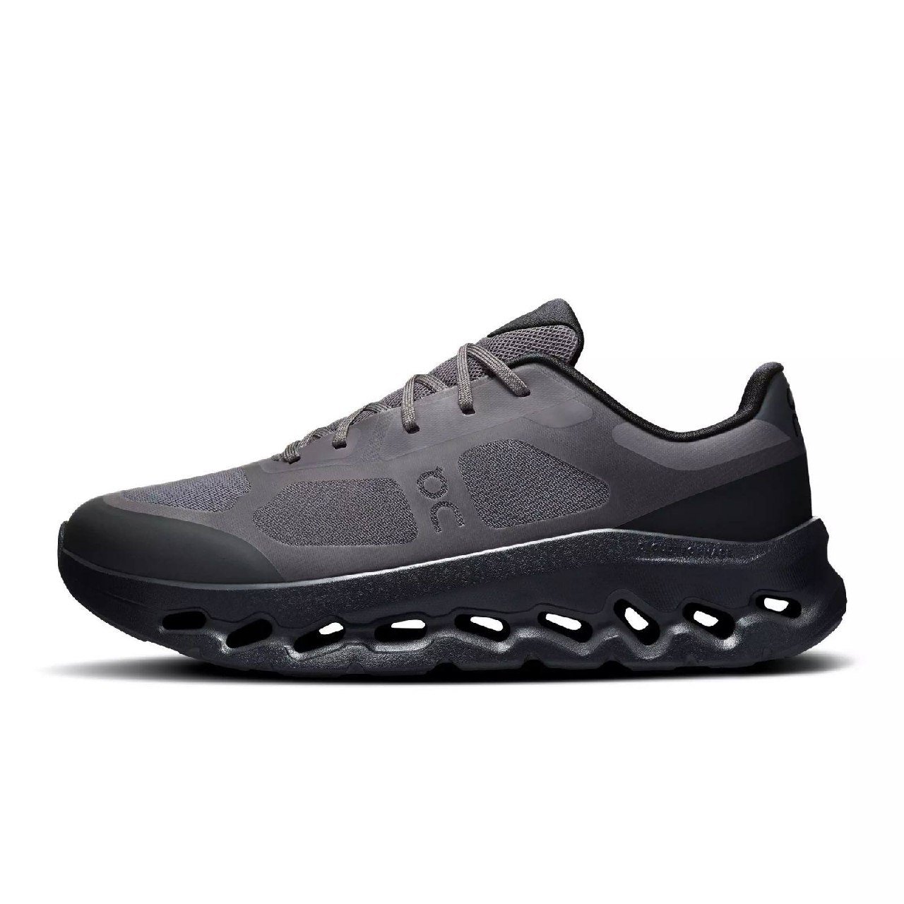 Sports shoes