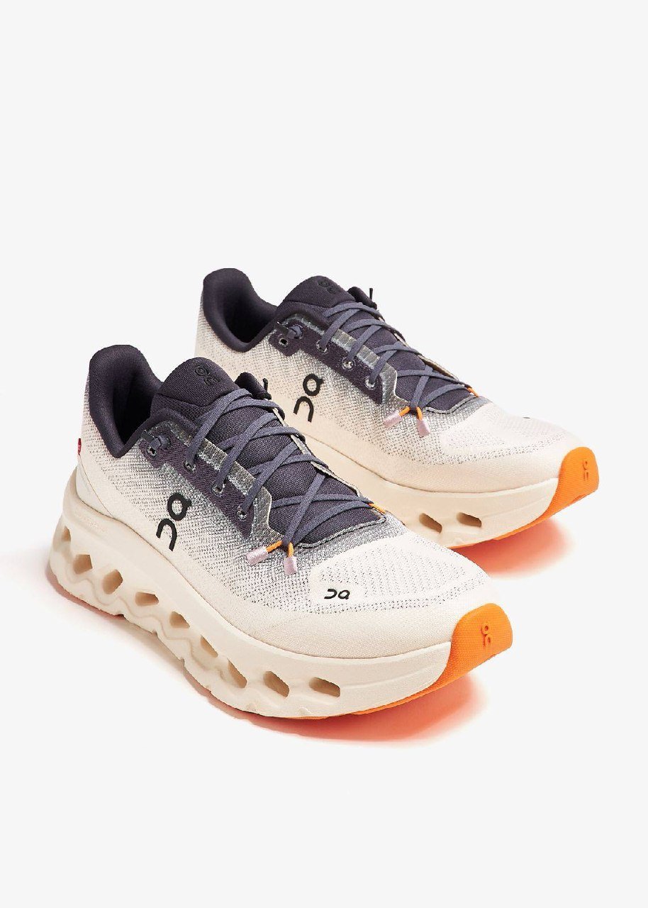 Sports shoes