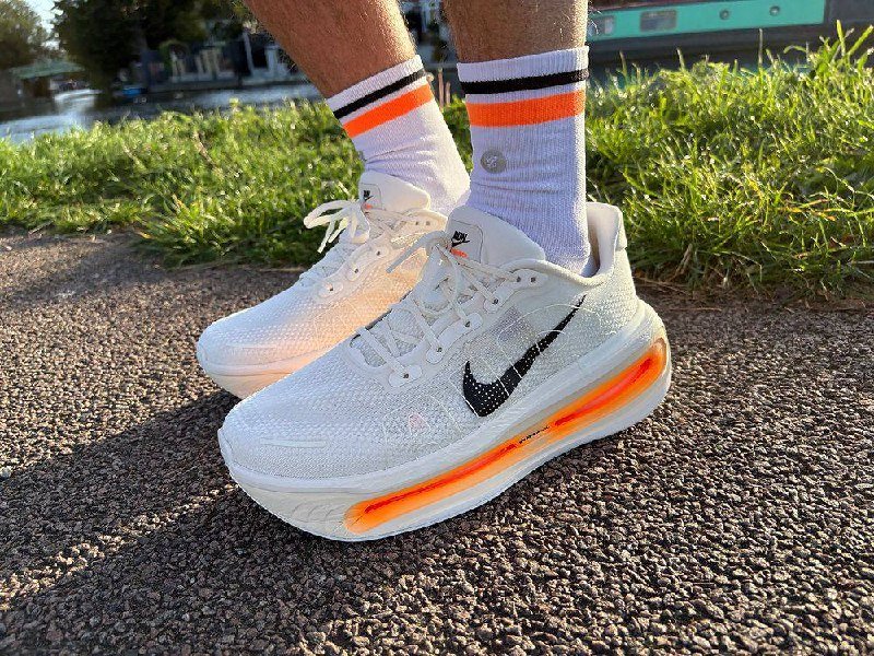 Sports shoes
