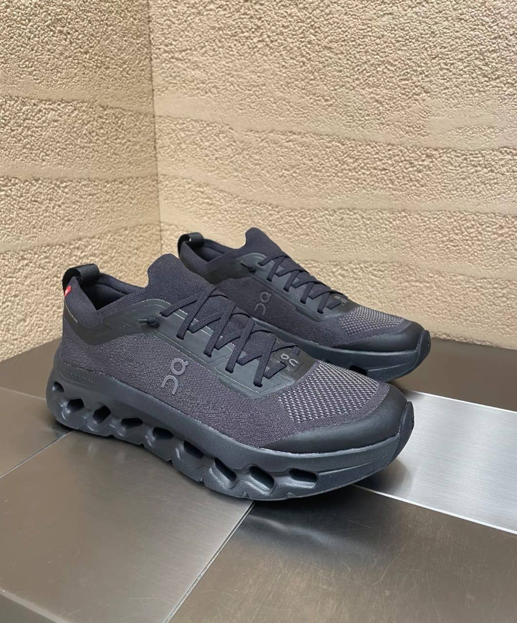 Sports shoes
