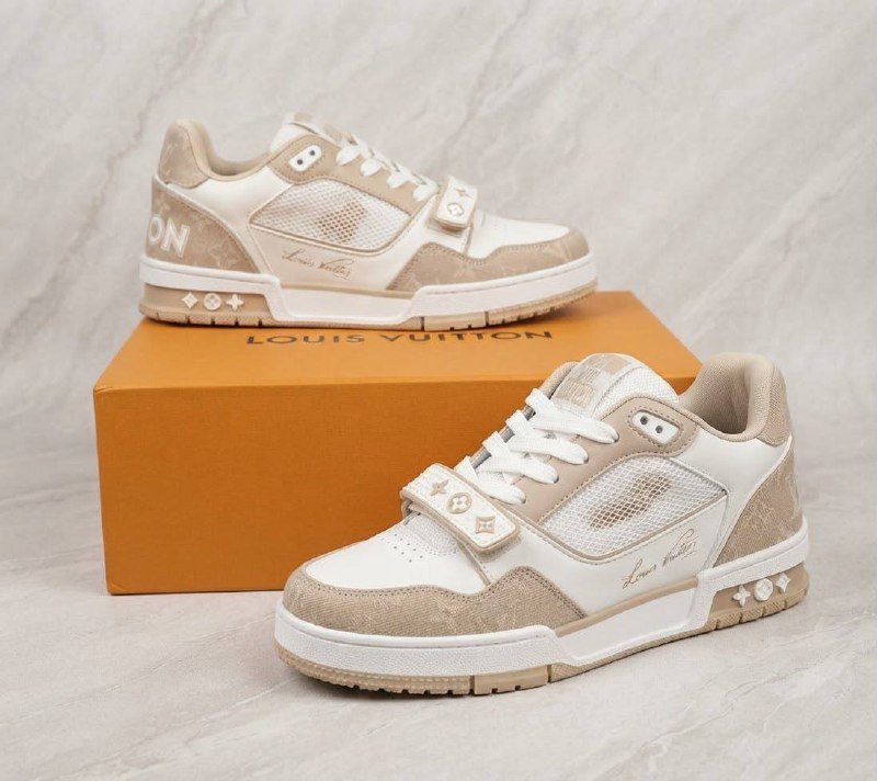 Sports shoes