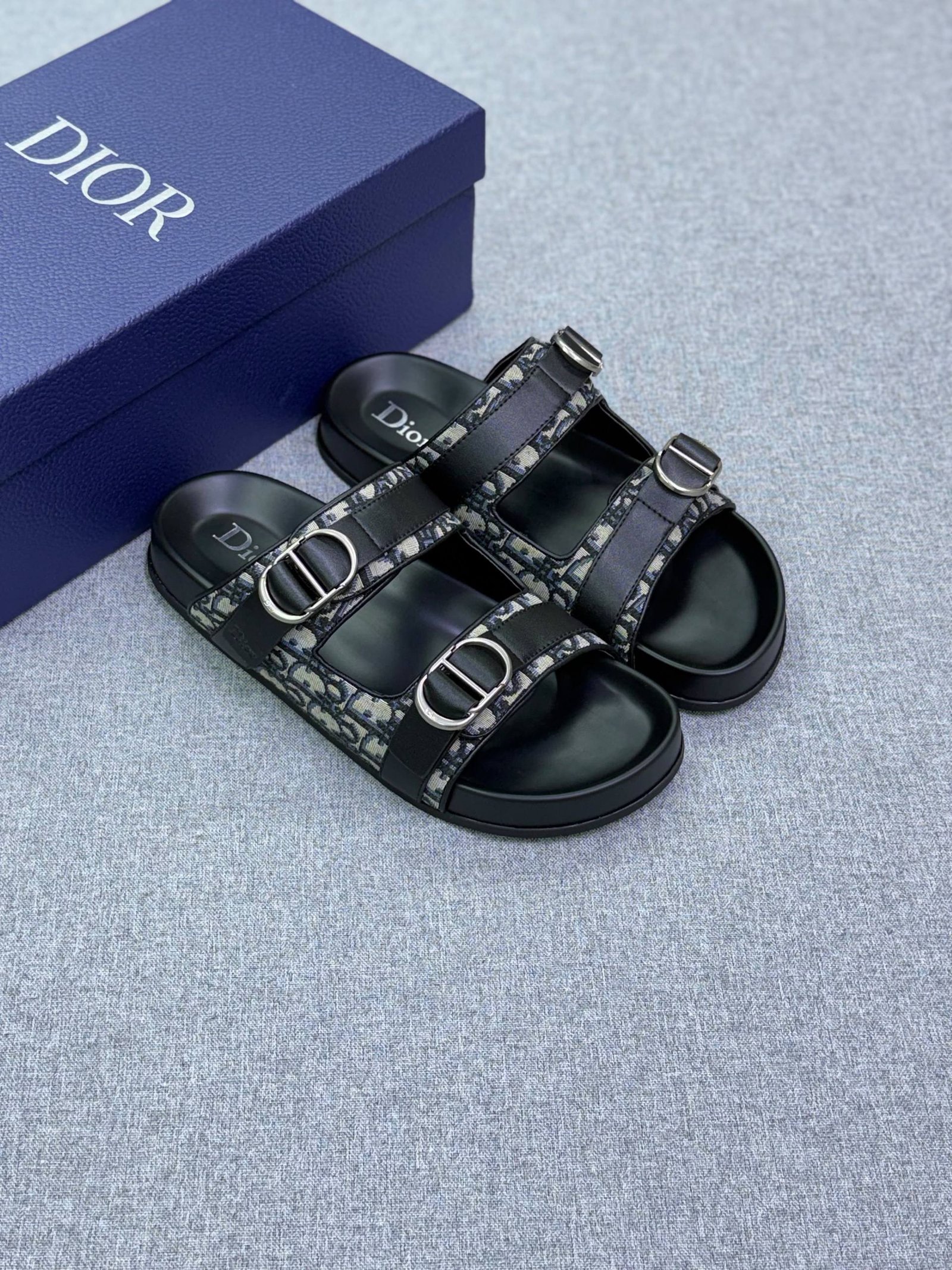 slippers