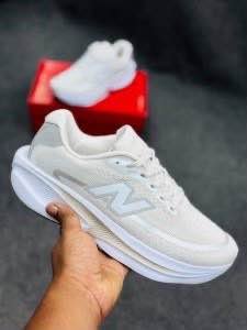 Sports shoes
