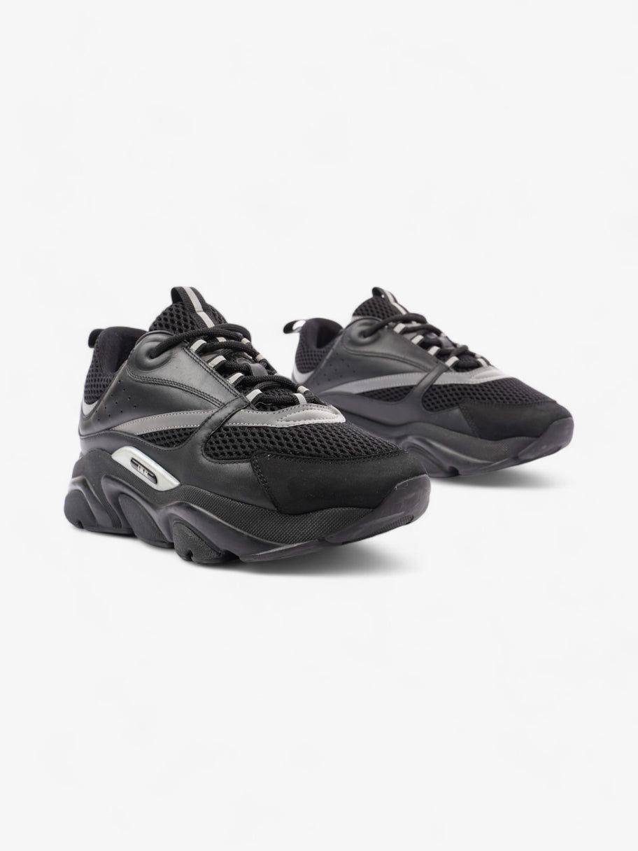 Sports shoes